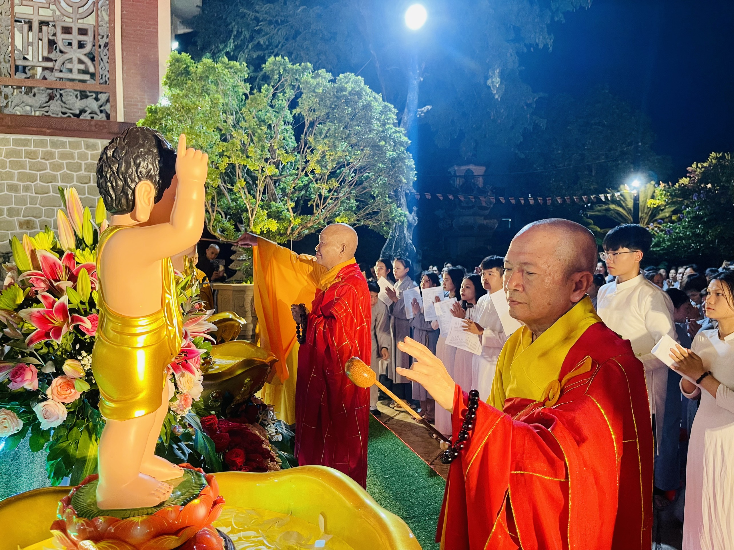 Lễ tắm Phật tại tổ đình Long Khánh